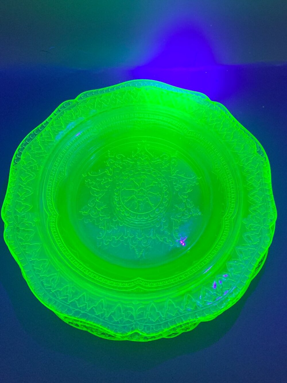 Vintage Federal Glass Co. Green Depression Uranium Glass 9 inch Plates (set/4)